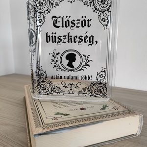Kézzel készült plexi váza - romantikus könyvmolyoknak (Büszkeség és balítélet, Bridgerton, Klasszikus irodalom) - Meska.hu