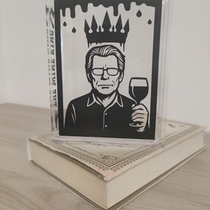 Kézzel készült plexi váza - horror, thriller rajongó könyvmolyoknak (Stephen King), Otthon & Életmód, Dekoráció, Virágdísz és tartó, Váza, Mindenmás, MESKA