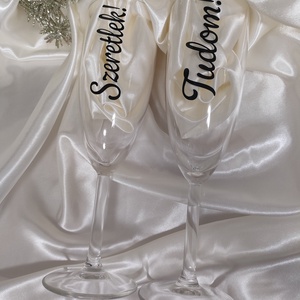 Megszemélyesített pezsgős pohár, Névre szóló pohár, Páros pohár, pezsgős pohár szett, üveg pohár - esküvő - emlék & ajándék - nászajándék - esküvői pohár, pohárszett - Meska.hu