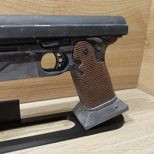 Egyedi Bo-Katan Westar-35 Pisztoly + Állvány � Kézzel Festett, Öregbített Változat - játék & sport - szerepjáték - Meska.hu