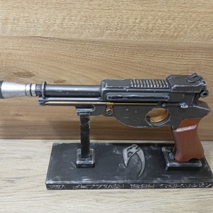 Mandalorian IB94 pisztoly + tartó� 3D nyomtatott modell, PLA, festett - játék & sport - szerepjáték - Meska.hu