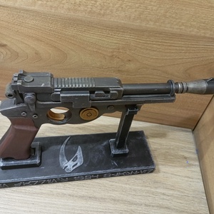 Mandalorian IB94 pisztoly + tartó� 3D nyomtatott modell, PLA, festett - játék & sport - szerepjáték - Meska.hu