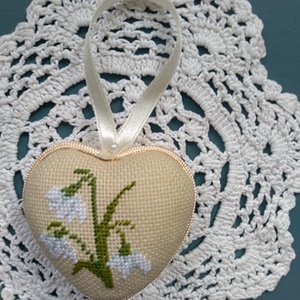 Hóvirágos szívecske - otthon & életmód - dekoráció - fali és függő dekoráció - függődísz - Meska.hu