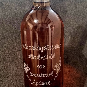 Egyedi bor- szülőköszöntő ajándéknak, Élelmiszer, Alkoholos italok, Gravírozás, pirográfia, MESKA