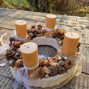 Téli Elegancia: Kézműves Arany-Fehér Adventi Koszorú - karácsony - adventi díszek - adventi gyertyadíszek és koszorúdíszek - Meska.hu