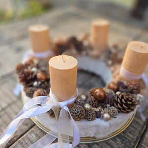 Téli Elegancia: Kézműves Arany-Fehér Adventi Koszorú - karácsony - adventi díszek - adventi gyertyadíszek és koszorúdíszek - Meska.hu