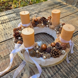 Téli Elegancia: Kézműves Arany-Fehér Adventi Koszorú - karácsony - adventi díszek - adventi gyertyadíszek és koszorúdíszek - Meska.hu