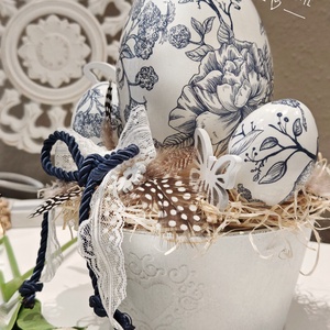 Porcelánhatású húsvéti asztaldísz � decoupage technikával készített nagy tojások, vintage dekoráció - ünnepi díszek, dekorációk - húsvéti díszek és dekorációk - húsvéti asztaldíszek - Meska.hu