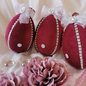 Bordó bársony húsvéti tojás dekoráció � 10 cm, felakasztható, romantikus stílus - ünnepi díszek, dekorációk - húsvéti díszek és dekorációk - húsvéti asztaldíszek - Meska.hu