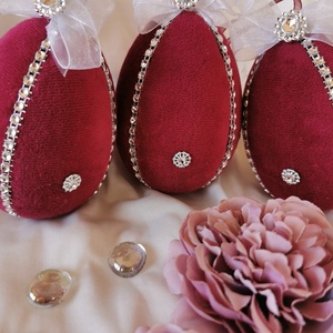 Bordó bársony húsvéti tojás dekoráció � 10 cm, felakasztható, romantikus stílus - ünnepi díszek, dekorációk - húsvéti díszek és dekorációk - húsvéti asztaldíszek - Meska.hu