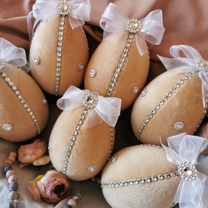 Bársony húsvéti tojás dekoráció � 10 cm, felakasztható, romantikus stílus - ünnepi díszek, dekorációk - húsvéti díszek és dekorációk - húsvéti asztaldíszek - Meska.hu