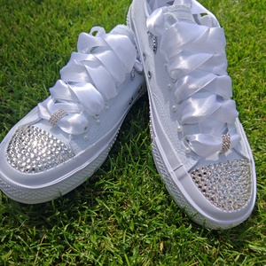 Menyasszonyi tornacipő  strasszkövekkel � kényelmes, egyedi esküvői cipő - esküvő - cipő és cipőklipsz - Meska.hu