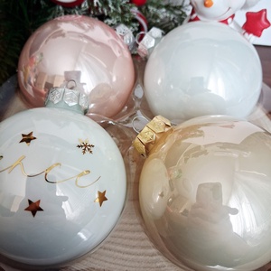 Névre szóló karácsonyfadísz, üveggömb � díszdobozos neves karácsonyfadísz - karácsony - karácsonyi lakásdekoráció - karácsonyfadíszek - Meska.hu