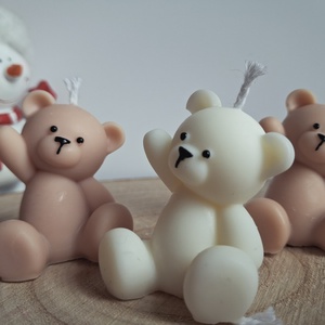 Karácsonyi Illatgyertya,integetős kicsi maci - karácsony - karácsonyi lakásdekoráció - karácsonyi illatgyertya, mécses - Meska.hu