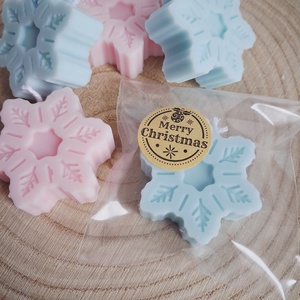 Karácsonyi Mini színes hópihe Illatgyertya Szójaviaszból - karácsony - karácsonyi lakásdekoráció - karácsonyi illatgyertya, mécses - Meska.hu