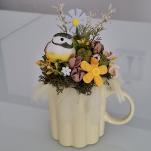 Tavaszi asztaldísz tollakkal , Otthon & Életmód, Virágdekoráció, Virágdíszek, Asztali virágdísz, , MESKA