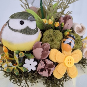 Tavaszi asztaldísz tollakkal  - otthon & életmód - virágdekoráció - virágdíszek - asztali virágdísz - Meska.hu