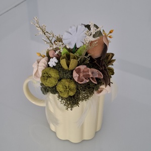 Tavaszi asztaldísz tollakkal  - otthon & életmód - virágdekoráció - virágdíszek - asztali virágdísz - Meska.hu