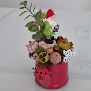 Törpés dekoráció locsolóban - otthon & életmód - virágdekoráció - virágdíszek - asztali virágdísz - Meska.hu