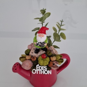 Törpés dekoráció locsolóban - otthon & életmód - virágdekoráció - virágdíszek - asztali virágdísz - Meska.hu