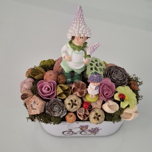 Levendulás asztaldísz ovális bádogkaspóban - otthon & életmód - virágdekoráció - virágdíszek - asztali virágdísz - Meska.hu