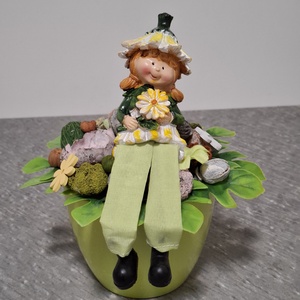 Lógólábú figura kaspóban  - Meska.hu