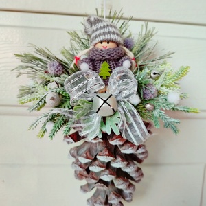 Karácsonyi dísz, óriási toboz függelék, manó lány szürke  - karácsony - karácsonyi lakásdekoráció - karácsonyi lakásdíszek - Meska.hu