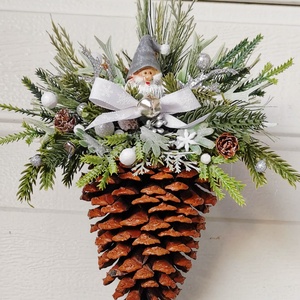 Karácsonyi dísz, óriási toboz függelék, mikulás manó  - karácsony - karácsonyi lakásdekoráció - karácsonyi lakásdíszek - Meska.hu