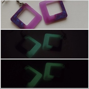 Lila foszforeszkáló füli - ékszer - fülbevaló - lógó fülbevaló - Meska.hu