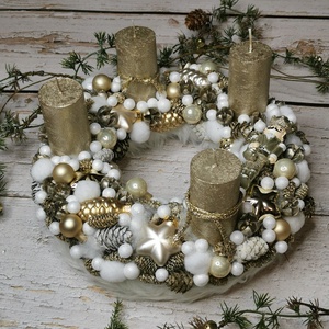 Arany-fehér adventi koszorú diótörővel - karácsony - adventi díszek - adventi koszorú - Meska.hu