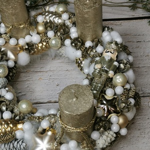 Arany-fehér adventi koszorú diótörővel - karácsony - adventi díszek - adventi koszorú - Meska.hu