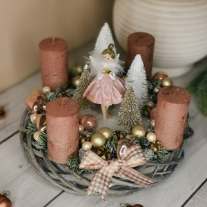 Adventi koszorú kislánnyal - Meska.hu