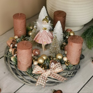 Adventi koszorú kislánnyal - karácsony - adventi díszek - adventi koszorú - Meska.hu