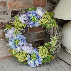 Élénk színű virágos kopogtató - Meska.hu