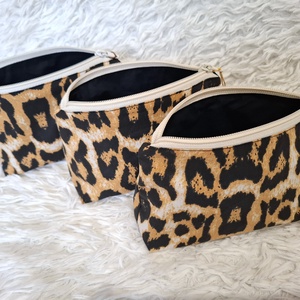 Leopárdmintás neszeszer � kézzel készült, bojtos cipzárral - táska & tok - neszesszer - Meska.hu