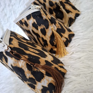 Leopárdmintás neszeszer � kézzel készült, bojtos cipzárral - táska & tok - neszesszer - Meska.hu