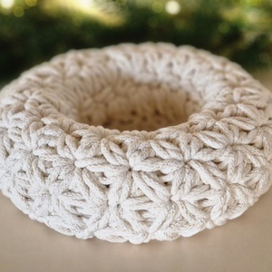  Horgolt koszorú bézs csillogós színben - karácsony - adventi díszek - adventi koszorú - Meska.hu