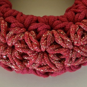  Horgolt koszorú piros csillogós színbenn - karácsony - adventi díszek - adventi koszorú - Meska.hu