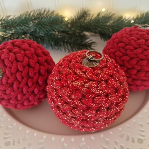  Horgolt koszorú piros csillogós színbenn - karácsony - adventi díszek - adventi koszorú - Meska.hu