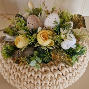  Horgolt tavaszi, húsvéti koszorú vanília színben - Meska.hu