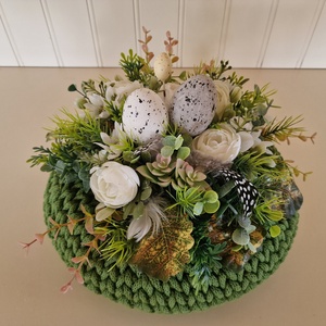  Horgolt tavaszi, húsvéti koszorú mohazöld színben - otthon & életmód - virágdekoráció - virágdíszek - dekor koszorúk, kopogtatók - Meska.hu