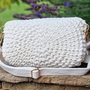 Horgolt táska/crossbody-ekrü alap, aranyló bogyók - táska & tok - övtáska - Meska.hu