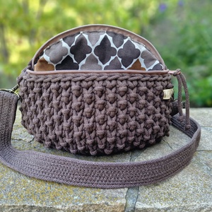 Horgolt, kávébarna válltáska/crossbody táska egyedi béléssel, Táska & Tok, Kézitáska & válltáska, Vállon átvethető táska, Horgolás, Varrás, MESKA