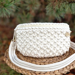 Ekrü horgolt  crossbody táska aranyos csillogással, Táska & Tok, Kézitáska & válltáska, Vállon átvethető táska, Horgolás, Varrás, MESKA