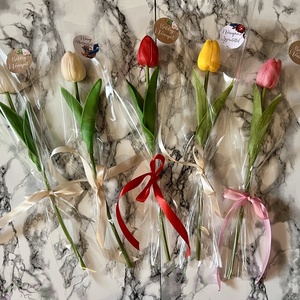 Gumitulipán csomagolva több színben - otthon & lakás - dekoráció - virágdísz és tartó - csokor & virágdísz - Meska.hu