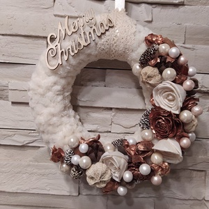 Karácsonyi ajtódísz, kopogtató, pihe puha szőrmés alapon réz-fehér dekorációval. 20cm - Meska.hu