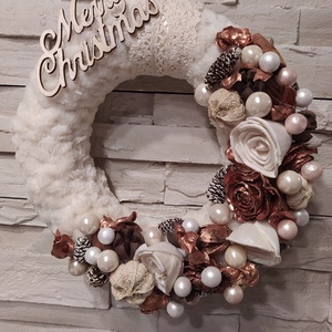 Karácsonyi ajtódísz, kopogtató, pihe puha szőrmés alapon réz-fehér dekorációval. 20cm - karácsony - Meska.hu