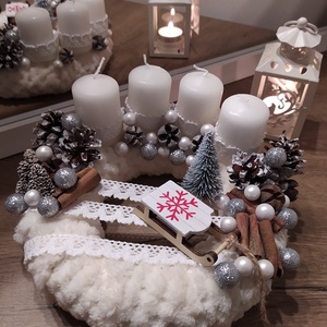 Adventi asztaldísz, koszorú, fehér-beige színvilágban - Meska.hu