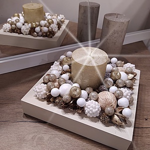 Karácsonyi asztali dekoráció gyertyával, arany-fehér színben   - Meska.hu