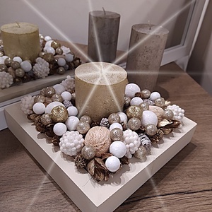 Karácsonyi asztali dekoráció gyertyával, arany-fehér színben   - karácsony - karácsonyi lakásdekoráció - Meska.hu